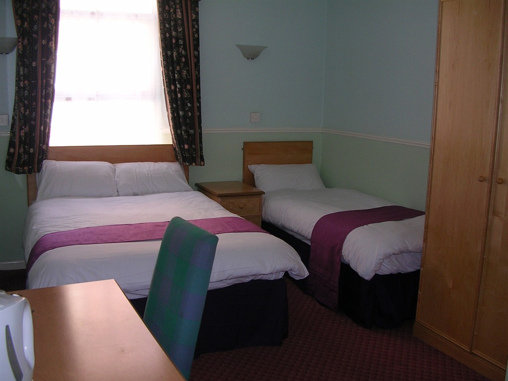 Family En-suite - Sleeps 4 Balmoral Hotel