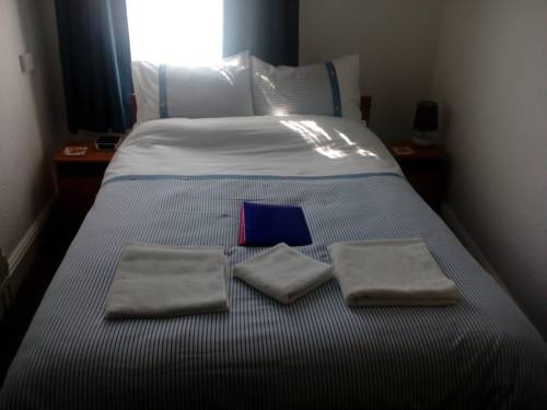 Standard (ie.Not Ensuite) Double Room-3 doors away at 'No.25'-'BED ONLY' Lynmoore Guest House