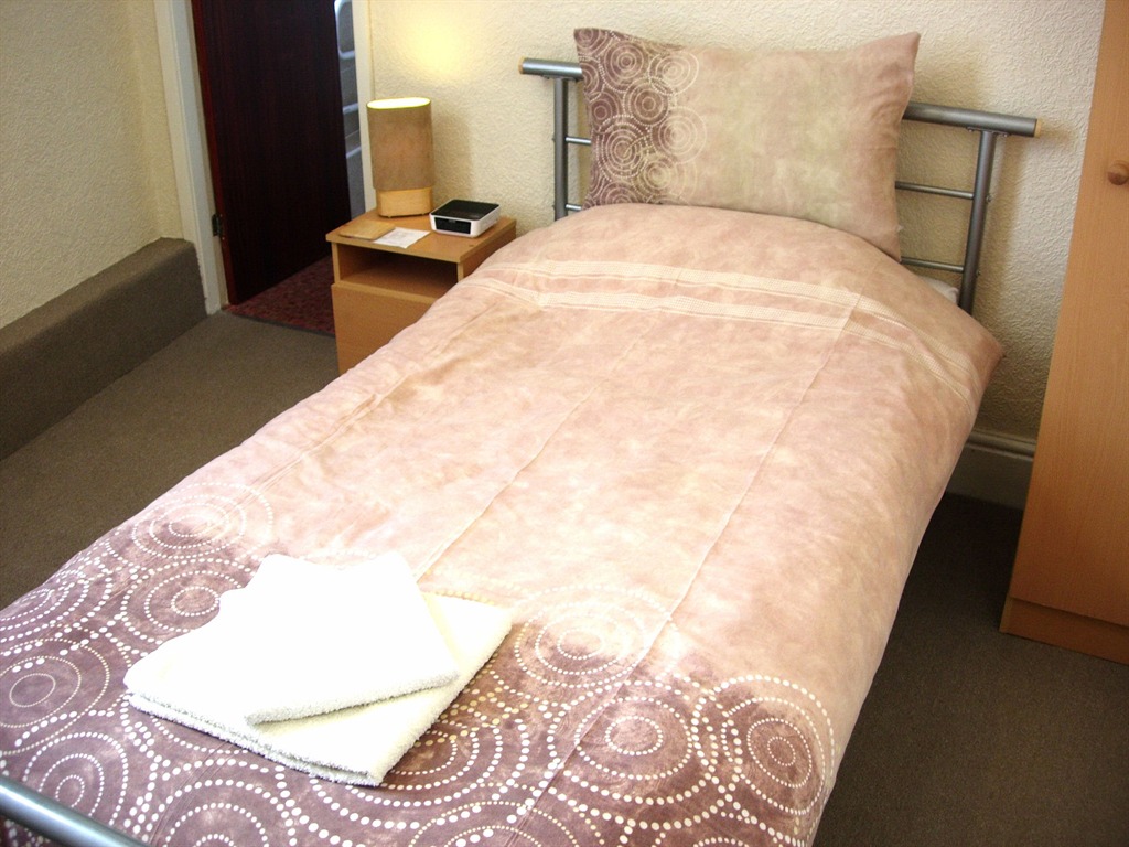 Ensuite Single Room 'BED ONLY' Lynmoore Guest House