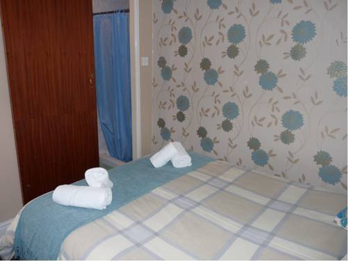 Family-Standard-Ensuite-2 Adults 1 Child  Hilbre Hotel