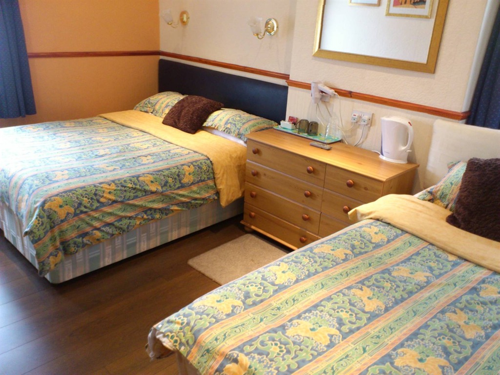 Family En-Suite Room Sleeps 3 Wynnstay Hotel Blackpool