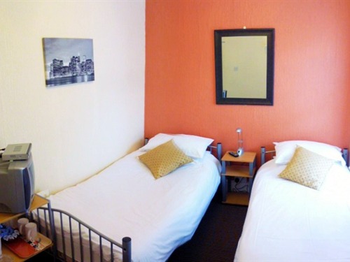 Double with Shower - Rm.7 (sleeps upto 2) Phoenix Guest House